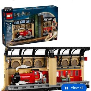 LEGO Hogwarts Express Train Set with Red and Black
